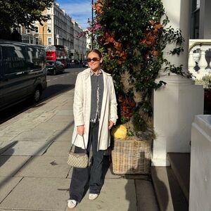 Meet your Posher, Caitlin